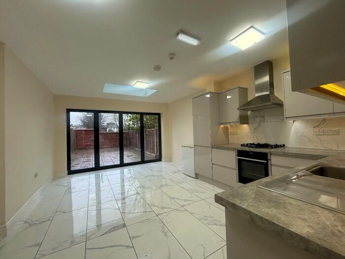 4 Bedroom End Of Terrace House To Rent In Carlton Road, London, E17