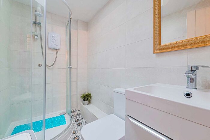 2 Bedroom Terraced House For Sale In Landwick Cottages, Southend-On-Sea, SS3