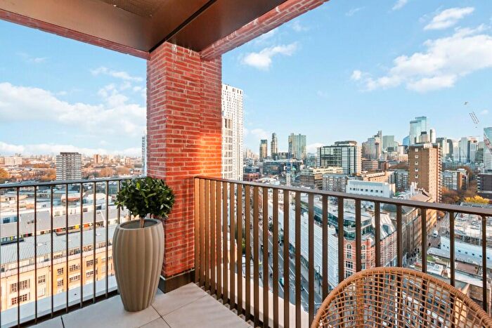 2 Bedroom Apartment To Rent In The Arc, City Road, London, EC1V