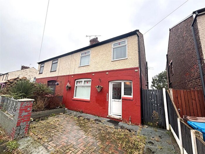 3 Bedroom Semi-Detached House To Rent In Windsor Avenue, Chadderton, Oldham, Greater Manchester, OL9