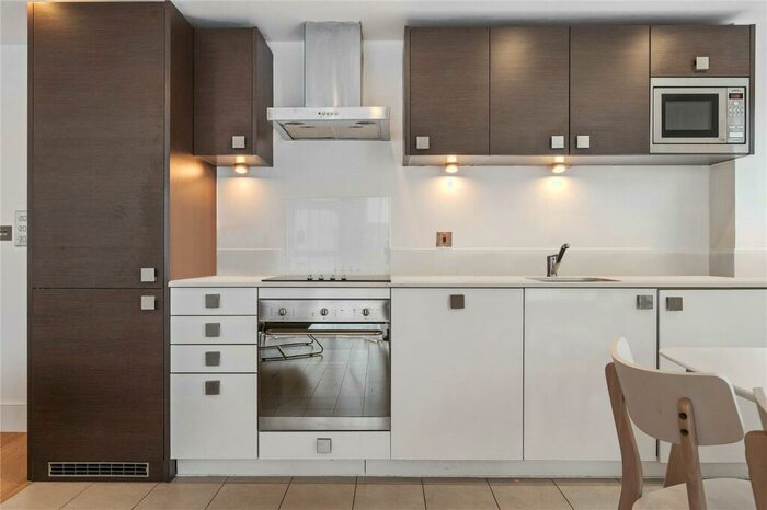 2 Bedroom Apartment For Sale In Shepherdess Walk, Islington, London, N1