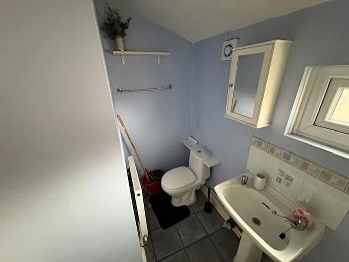 1 Bedroom Flat To Rent In Flat, A Princes Avenue, HU5