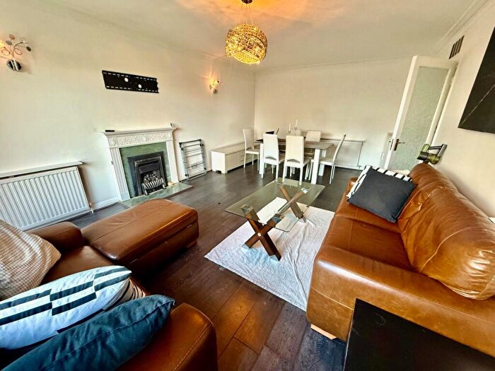 2 Bedroom Maisonette To Rent In Maplin Close, Winchmore Hill, N21