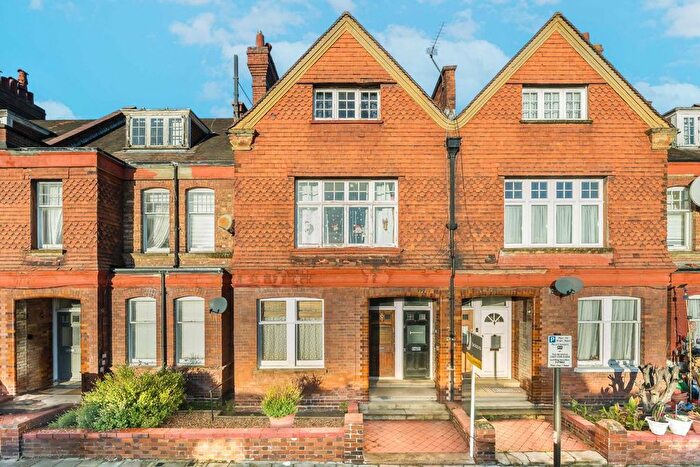 3 Bedroom Flat To Rent In Hillside Road, Streatham, SW2