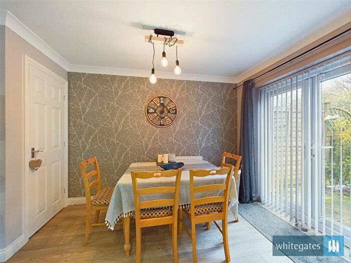 3 Bedroom Town House For Sale In Frogmoor Avenue, Bradford, West Yorkshire, BD12