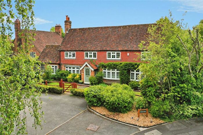4 Bedroom Detached House For Sale In Swan Drive, Aldermaston, Reading, Berkshire, RG7