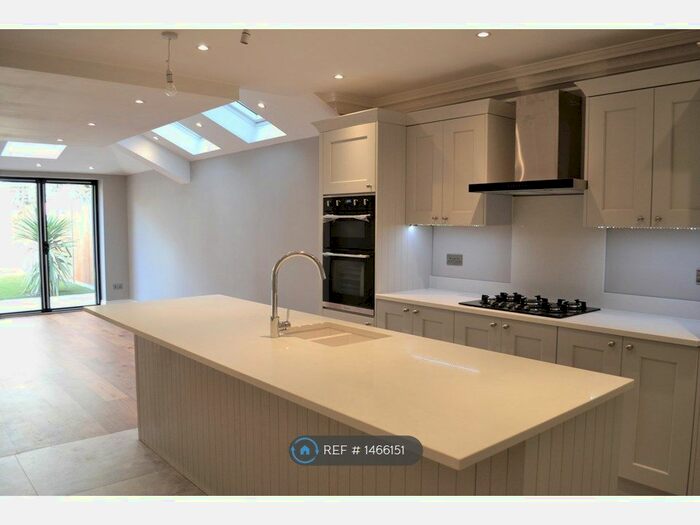 4 Bedroom Terraced House To Rent In Lower Mortlake Road, Richmond, TW9