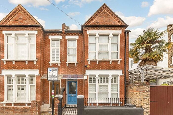 2 Bedroom Flat To Rent In Lynn Road, Clapham South, SW12