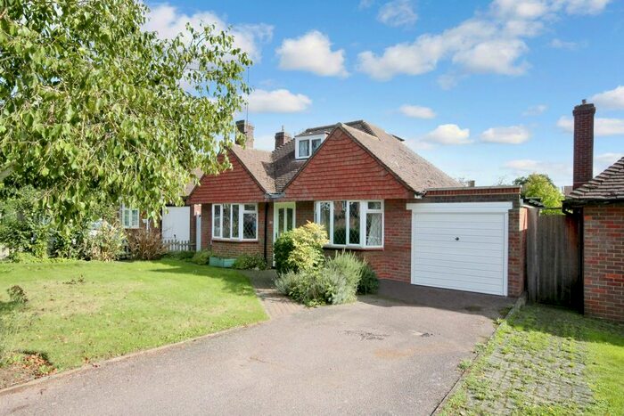 2 Bedroom Bungalow To Rent In Meadway, Harpenden, AL5