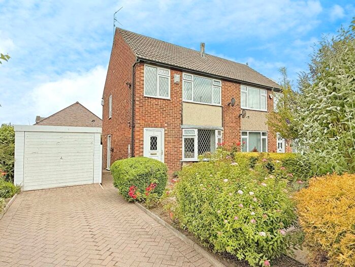 3 Bedroom Semi-detached House For Sale In Beckbury Close, Farsley, Pudsey, LS28