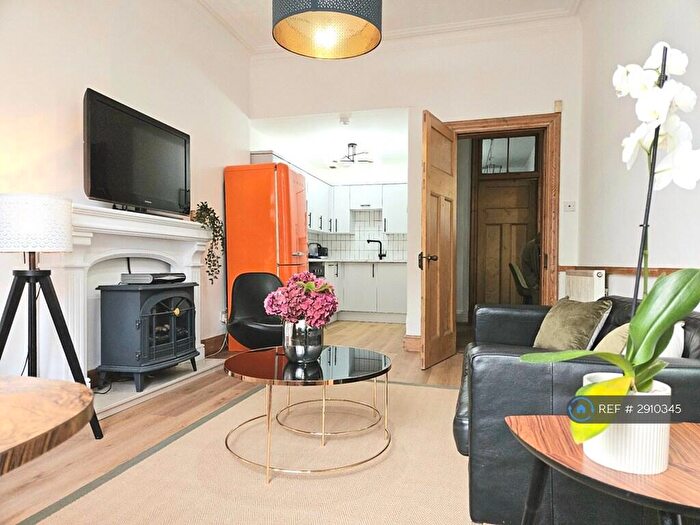 2 Bedroom Flat To Rent In Kingarth Street, Glasgow, G42