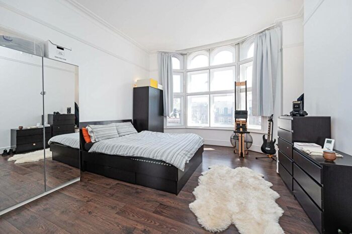 2 Bedroom Flat To Rent In Imperial Hall, Old Street, London, EC1V