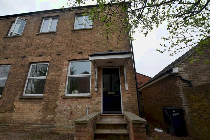 2 Bedroom End Of Terrace House To Rent In Trinity Road, Taunton, TA1