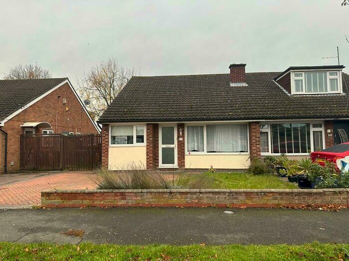 3 Bedroom Maisonette To Rent In Portland Close, Bedford, MK41