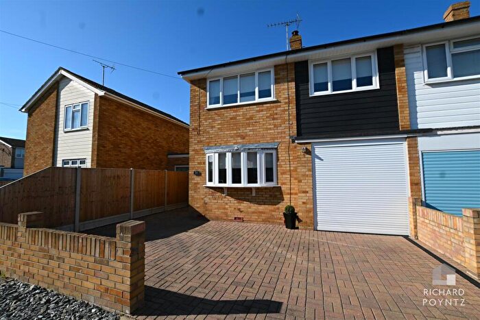 3 Bedroom Semi Detached House For Sale In Goirle Avenue, Canvey Island, SS8