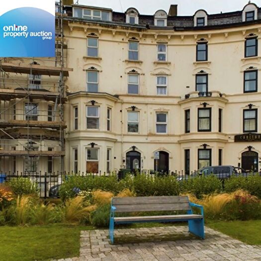 2 Bedroom Flat For Sale In Flat, The Crescent, Bridlington, East Riding Of Yorkshire, YO15