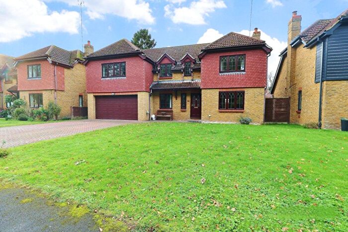 5 Bedroom Detached House To Rent In Drakes Way, Woking, Surrey, GU22