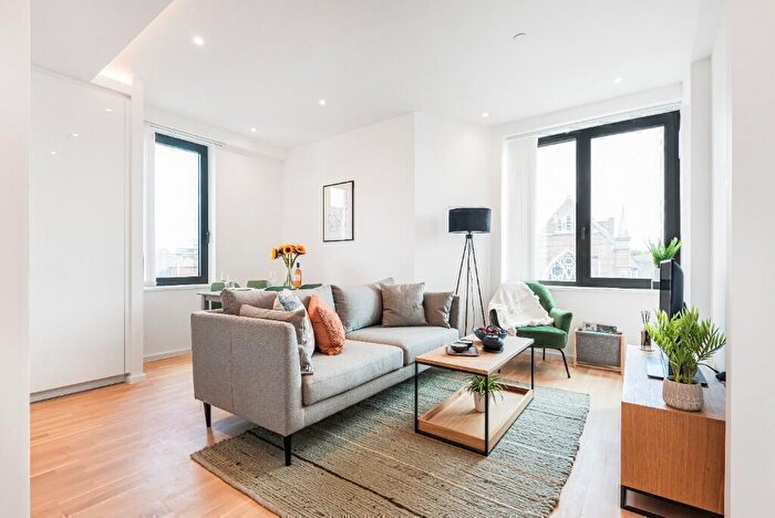 2 Bedroom Flat To Rent In Gravity Royal Heights, Queens Road, Reading, Berkshire, RG1