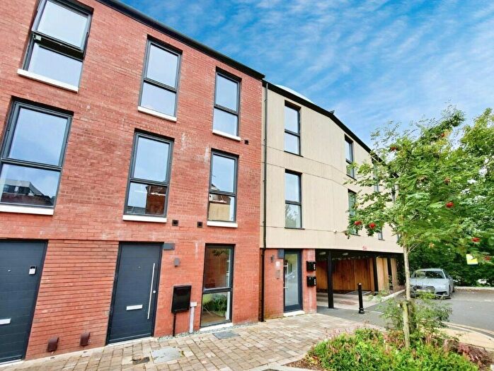2 Bedroom Flat To Rent In Fairway View, Reddish, Stockport, SK5
