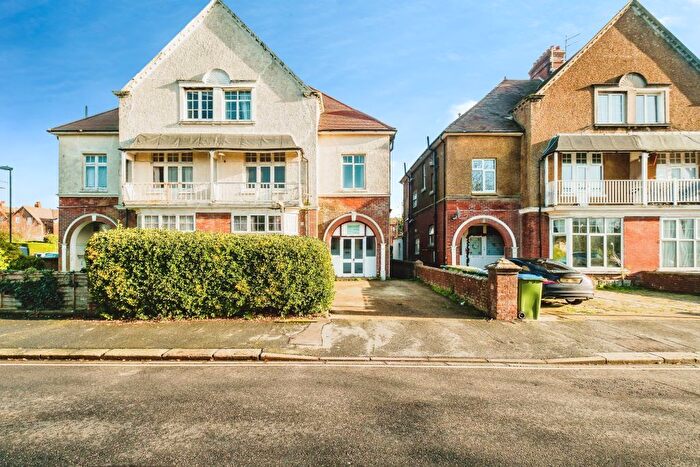 8 Bedroom Semi-Detached House For Sale In Beach Road, Littlehampton, BN17