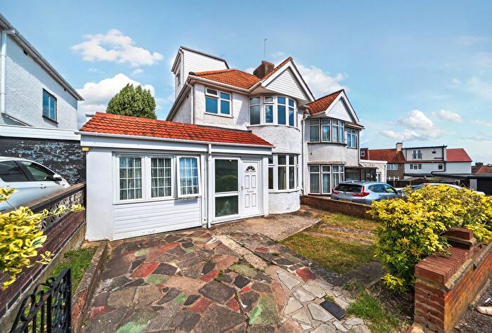 3 Bedroom Semi-Detached House For Sale In Wakemans Hill Avenue, London, NW9