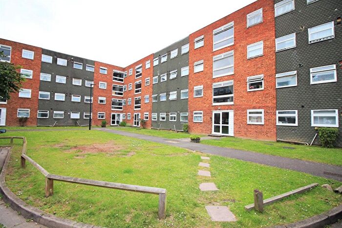 2 Bedroom Flat To Rent In Memorial Close, Hounslow, TW5