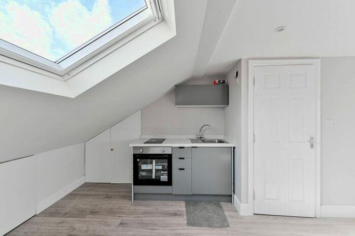 Studio To Rent In The Crossway, London, Qs, Wood Green, London, N22