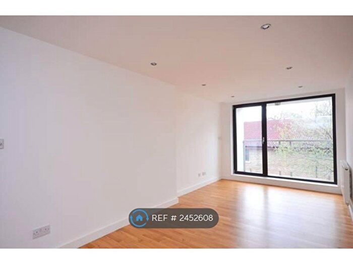 2 Bedroom Flat To Rent In London, London, SW16