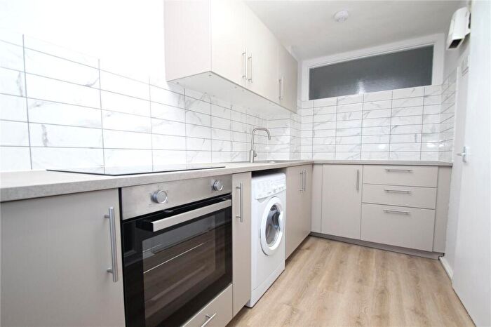 2 Bedroom Apartment To Rent In Commercial Road, Southampton, Hampshire, SO15