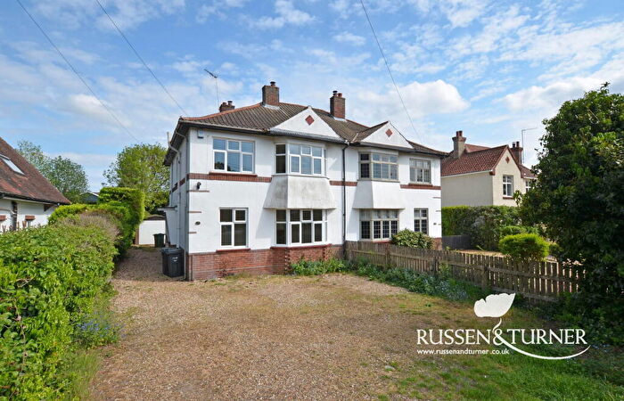 4 Bedroom Semi-Detached House For Sale In A Semi-detached Family Home Set Along Castle Rising Road, PE30