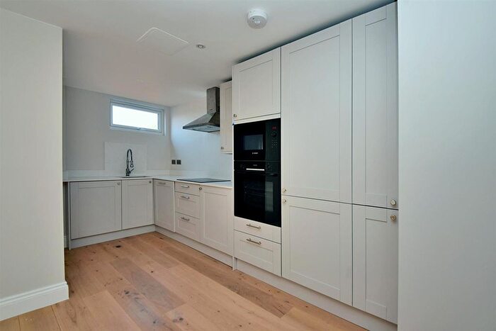 3 Bedroom Flat For Sale In Grantley Court, York Road, Cheam, Sutton, SM2