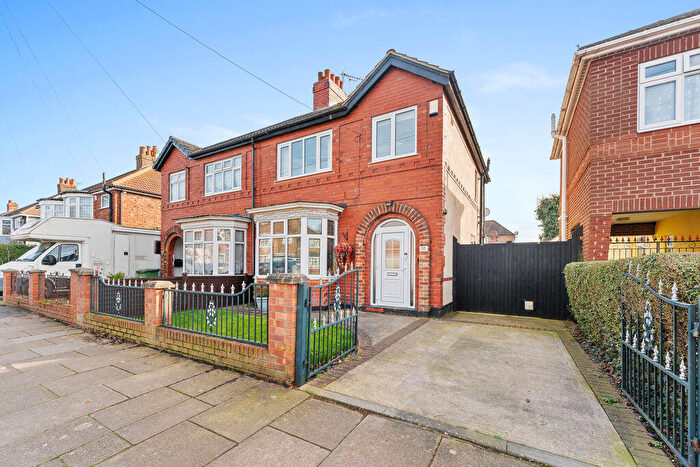 3 Bedroom Semi-Detached House For Sale In Gloucester Avenue, Grimsby, DN34