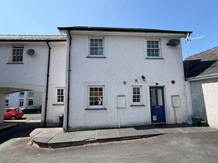 2 Bedroom Town House To Rent In Old Post Office Mews, Market Street, Lampeter, SA48