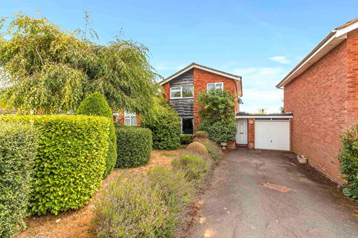 3 Bedroom Detached House For Sale In Clementi Avenue, Holmer Green, HP15