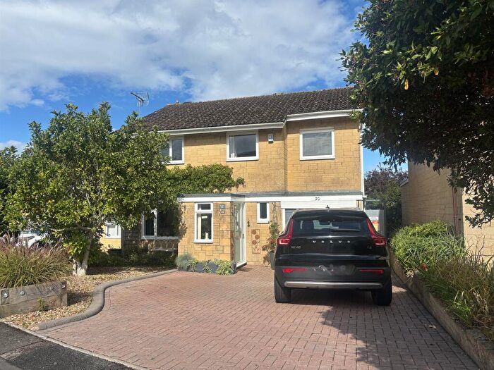 4 Bedroom Detached House For Sale In Lansdowne Crescent, Derry Hill, Calne, SN11
