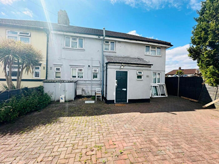 1 Bedroom Flat To Rent In West Park Close, Romford, RM6