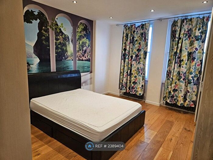 2 Bedroom Flat To Rent In Queensway, London, W2