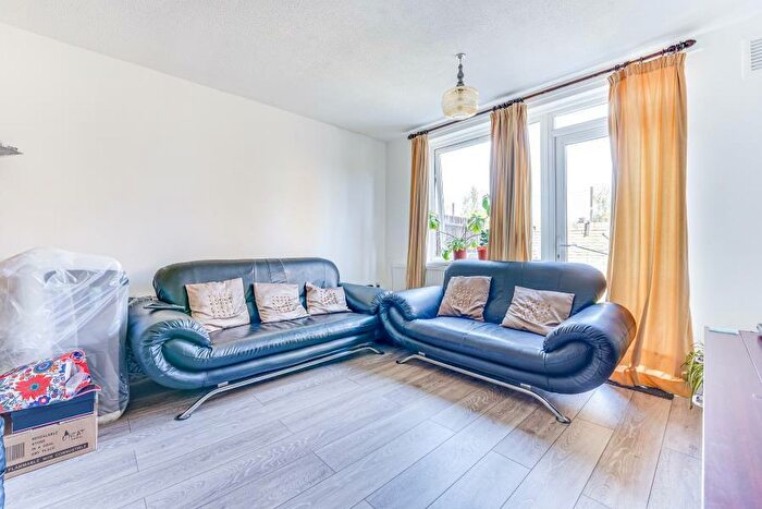 2 Bedroom Terraced House To Rent In Lushington Terrace, Hackney, E8