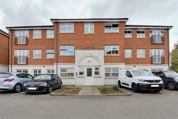 2 Bedroom Flat To Rent In Bampton Drive, London, NW7