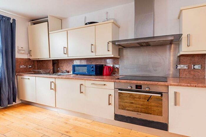 1 Bedroom Flat To Rent In Belton Road, Willesden Green, NW2