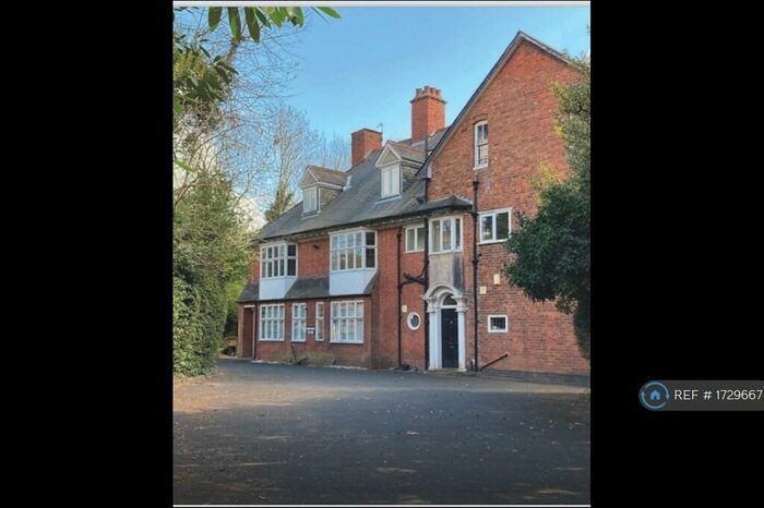3 Bedroom Flat To Rent In Glenavon House, Kings Norton, Birmingham, B38