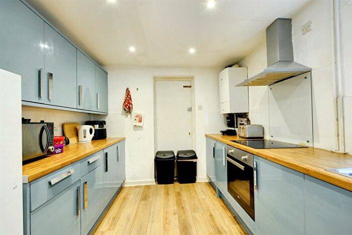 5 Bedroom Semi-Detached House For Sale In Burford Road, Nottingham, NG7
