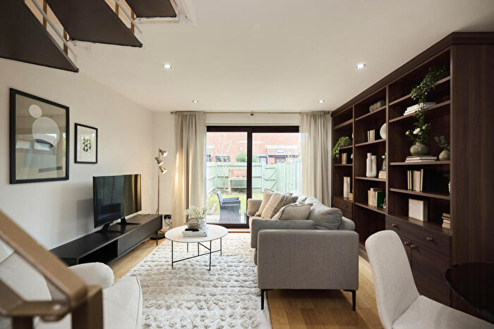 2 Bedroom Terraced House For Sale In Claire Place, London, E14