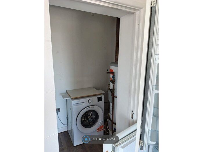 2 Bedroom Flat To Rent In Supreme Point, London, E16