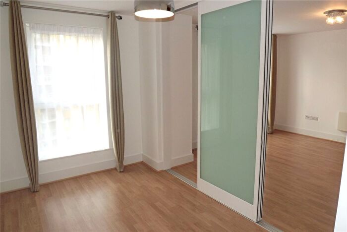 1 Bedroom Flat For Sale In Alencon Link, Basingstoke, Hampshire, RG21