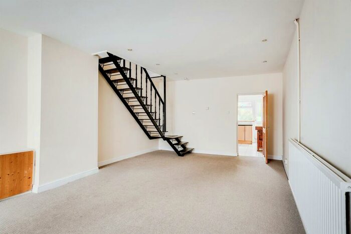 2 Bedroom House To Rent In Stanmore Street, Swindon, SN1