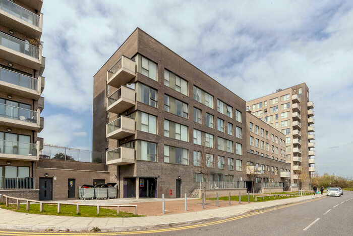 1 Bedroom Flat To Rent In Bawley Court, Royal Docks, E16