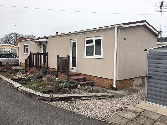 2 Bedroom Bungalow For Sale In Strode Road, Clevedon, BS21