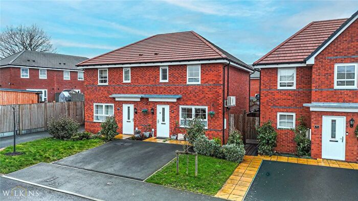 3 Bedroom Semi-Detached House For Sale In Wentworth Close, Tamworth, Staffordshire, B78