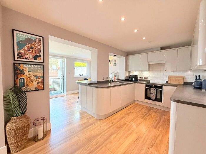 4 Bedroom Semi-detached House For Sale In Glengarry Crescent, Falkirk, FK1